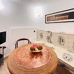 стефани Apartment *