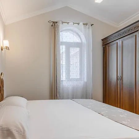 стефани Plowdiw